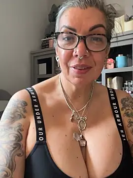 dieseldame1313 online show from May 2, 8:47 pm