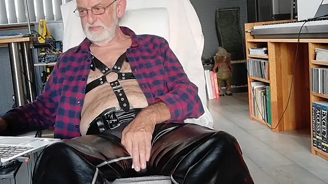 ewaldwillems99 online show from October 17, 1:24 pm