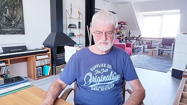 Snapshot of ewaldwillems99 chatting on July 19, 12:57 pm ewaldwillems99 online show from July 19, 12:57 pm