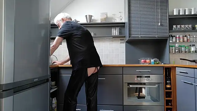 ewaldwillems99 online show from September 12, 1:00 pm