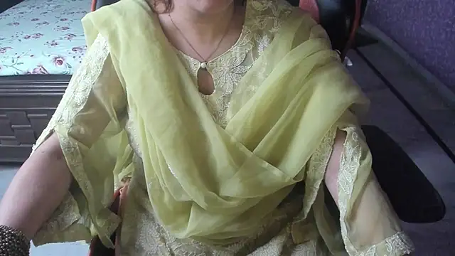 ShylaGill online show from December 2, 10:50 am