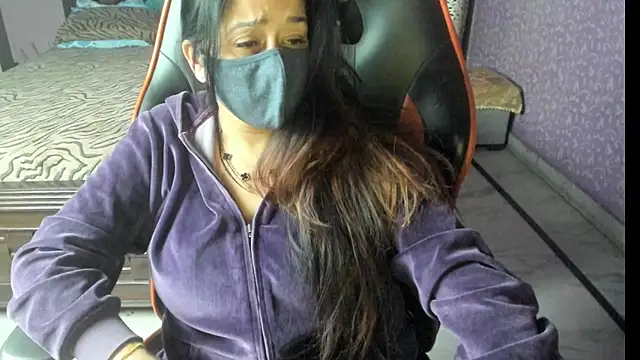 ShylaGill online show from December 18, 8:23 pm