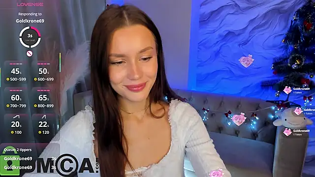 Snapshot of Aria_Mila chatting on December 19, 12:18 pm Aria Mila online show from December 19, 12:18 pm