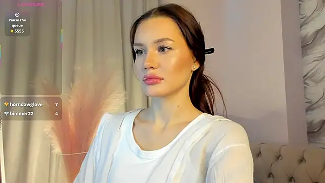 Aria Mila online show from November 4, 3:10 am