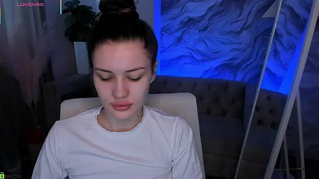 Aria Mila online show from April 15, 3:23 am