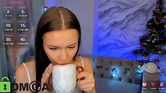 Snapshot of Aria_Mila chatting on December 22, 11:32 am Aria Mila online show from December 22, 11:32 am