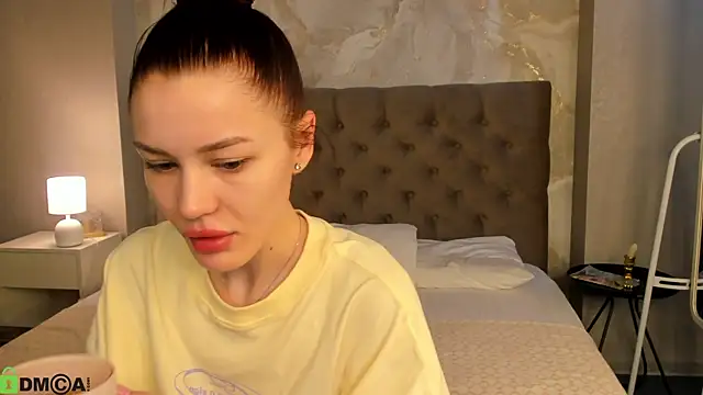 Aria Mila online show from May 18, 3:06 am