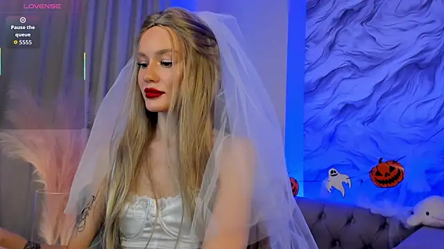 Aria Mila online show from October 30, 11:30 am