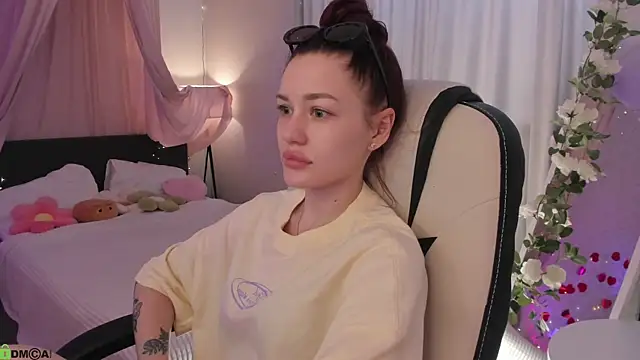 Aria Mila online show from May 28, 3:03 am
