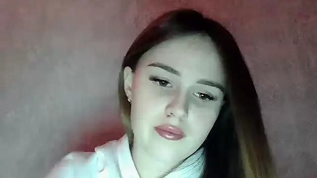 Snapshot of SweetLoraa chatting on February 9, 4:27 pm SweetLoraa online show from February 9, 4:27 pm