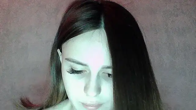 Snapshot of SweetLoraa chatting on April 3, 4:13 pm SweetLoraa online show from April 3, 4:13 pm