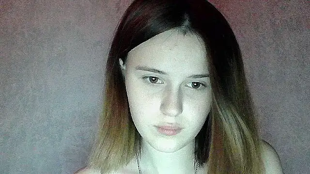 Snapshot of SweetLoraa chatting on October 24, 4:00 am SweetLoraa online show from October 24, 4:00 am