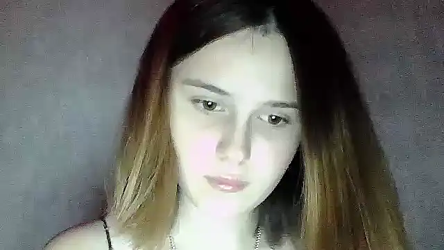 Snapshot of SweetLoraa chatting on October 19, 7:05 pm SweetLoraa online show from October 19, 7:05 pm