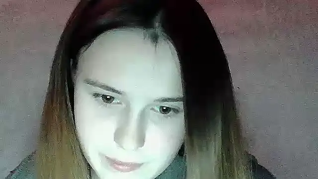 Snapshot of SweetLoraa chatting on November 2, 5:29 pm SweetLoraa online show from November 2, 5:29 pm