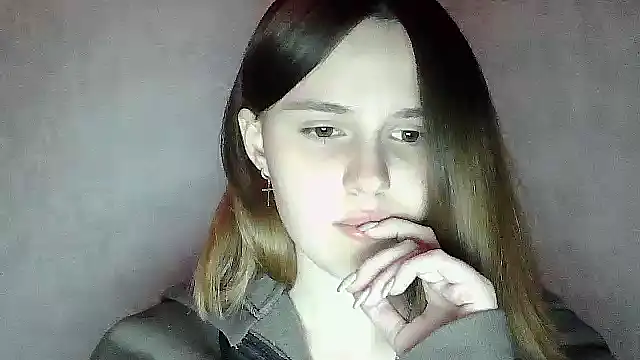 Snapshot of SweetLoraa chatting on October 22, 2:44 am SweetLoraa online show from October 22, 2:44 am