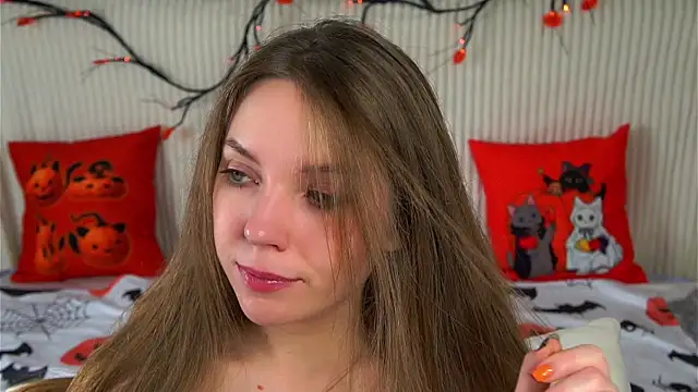 KarriBrownd online show from October 31, 1:13 am