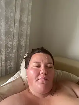 Snapshot of SunnyLeila2101 chatting on July 7, 8:40 am SunnyLeila2101 online show from July 7, 8:40 am