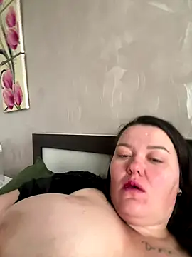 Snapshot of SunnyLeila2101 chatting on October 9, 6:25 am SunnyLeila2101 online show from October 9, 6:25 am