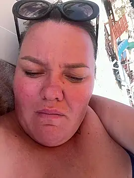 Snapshot of SunnyLeila2101 chatting on July 12, 9:43 am SunnyLeila2101 online show from July 12, 9:43 am