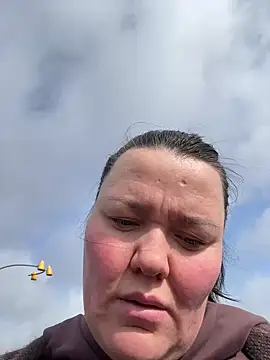 SunnyLeila2101 online show from April 11, 6:10 am