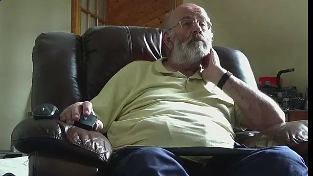 Snapshot of janzer13 chatting on June 6, 1:05 pm janzer13 online show from June 6, 1:05 pm
