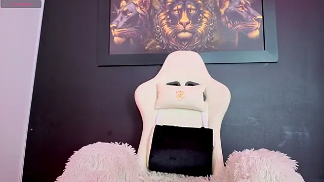 Snapshot of MihaCarther chatting on November 30, 3:29 am MihaCarther online show from November 30, 3:29 am