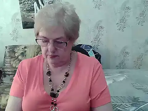 Renata62011 online show from June 2, 11:43 am