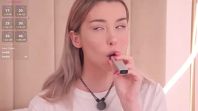 Snapshot of Nesolla chatting on December 19, 8:33 pm Nesolla online show from December 19, 8:33 pm