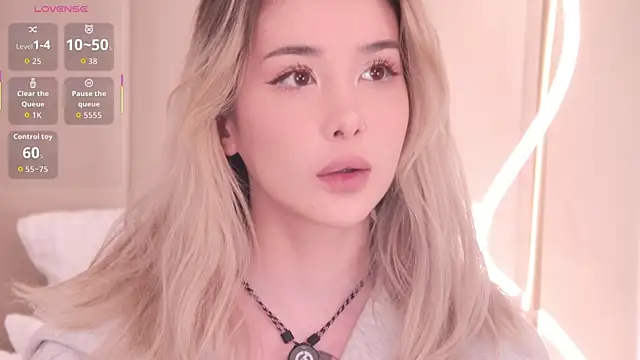 Snapshot of Nesolla chatting on February 19, 7:44 pm Nesolla online show from February 19, 7:44 pm