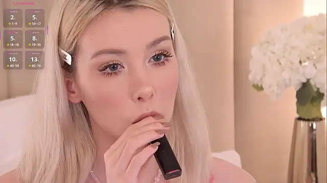 Snapshot of Nesolla chatting on October 6, 7:14 pm Nesolla online show from October 6, 7:14 pm