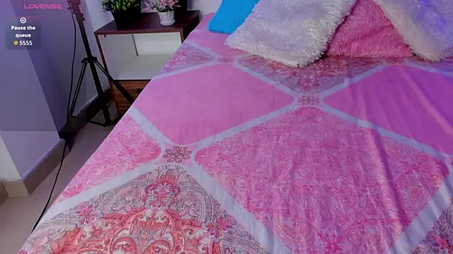 Snapshot of bell_popperr_ chatting on January 14, 7:17 pm bell popperr online show from January 14, 7:17 pm