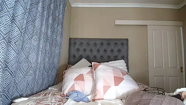 nanababe1 online show from April 3, 7:59 am