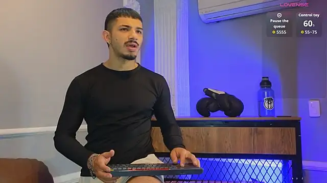 ArturoCardona  online show from December 15, 12:00 pm