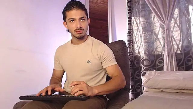 ArturoCardona  online show from April 24, 12:51 pm