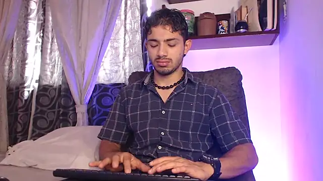 ArturoCardona  online show from April 4, 2:23 pm