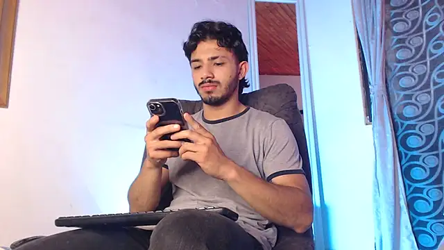 ArturoCardona  online show from May 20, 9:56 pm