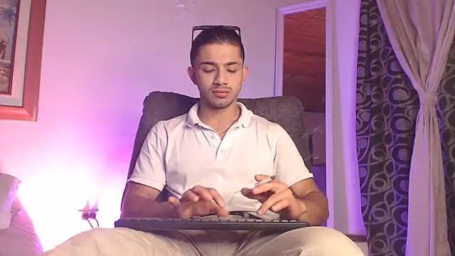 ArturoCardona  online show from March 13, 12:04 am