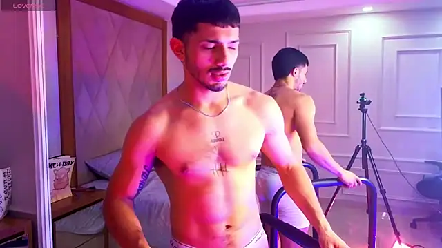 ArturoCardona  online show from January 16, 2:26 am