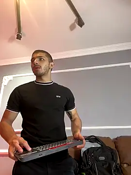 ArturoCardona  online show from October 22, 12:59 pm