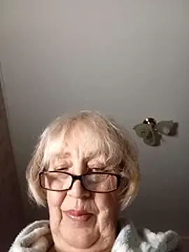 Snapshot of Anatolia5961 chatting on November 22, 4:06 pm Anatolia5961 online show from November 22, 4:06 pm