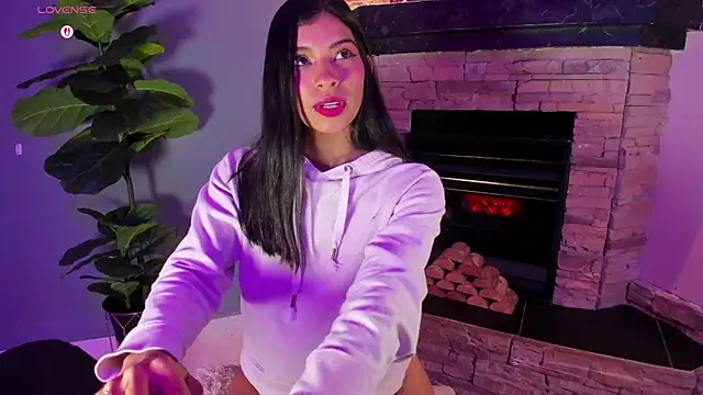 Lola Pierce online show from October 22, 12:04 pm