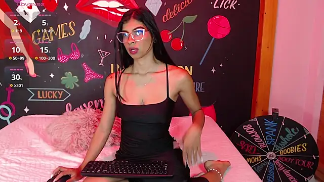 Lola Pierce online show from November 14, 12:09 pm