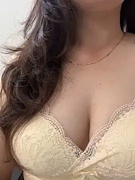 Snapshot of Linda288 chatting on December 1, 5:41 am Linda288 online show from December 1, 5:41 am