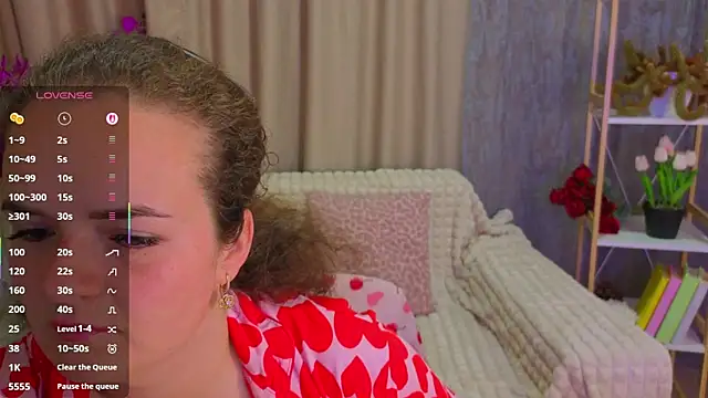 Snapshot of Luisa_Rosee chatting on May 15, 7:34 pm Luisa Rosee online show from May 15, 7:34 pm