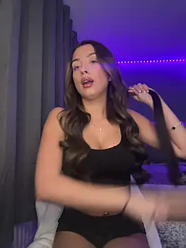 ellariverss online show from June 7, 10:15 pm