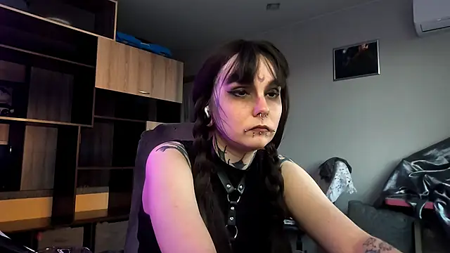 Snapshot of HighelikeGirl chatting on October 3, 2:29 pm HighelikeGirl online show from October 3, 2:29 pm