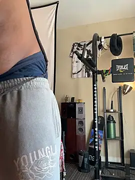 Snapshot of KeYBuMp323 chatting on February 3, 3:28 pm KeYBuMp323 online show from February 3, 3:28 pm