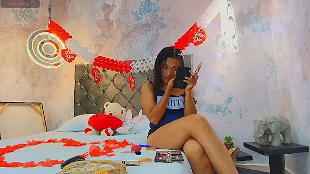 DarcyMooree online show from September 14, 1:22 pm