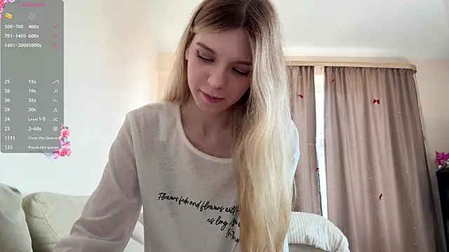 Snapshot of FruityXo chatting on June 7, 10:42 am FruityXo online show from June 7, 10:42 am