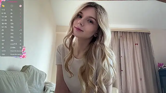 Snapshot of FruityXo chatting on June 12, 10:57 am FruityXo online show from June 12, 10:57 am